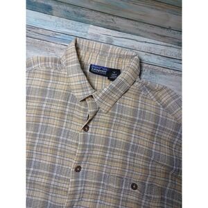 Patagonia Men's Short Sleeve Button-Up Shirt Organic Cotton, Size Medium, Plaid